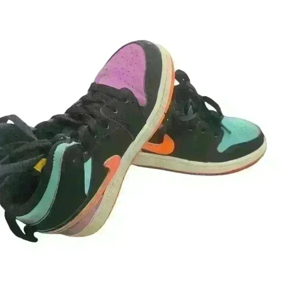 Toddler air jordan 1 sneakers - Picture 2 of 3